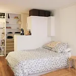 Quiet Love Nest 9 Minutes From The Louvre Museum